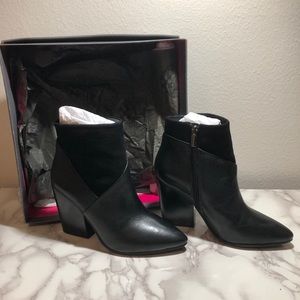 Vince Camuto leather boots sz7